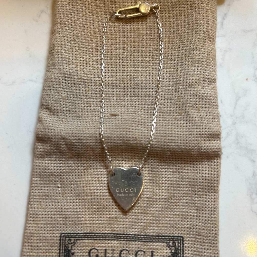 Gucci trademark Silver Heart Pendant bracelet with Logo - Picture 2 of 2
